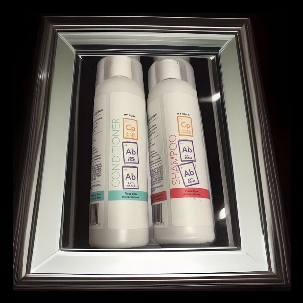 The Hair Lab By Strands Moisturizing Shampoo 4 Dry Scalp & Well Balanced